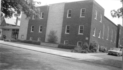 The front of the church showing the addition of the library and fellowship hall.